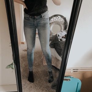 Light wash American eagle jeans